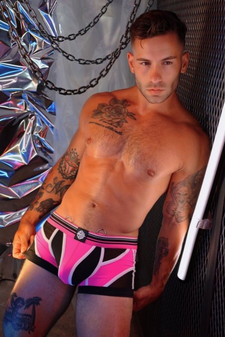 Boxer Circuit Breaker Rose