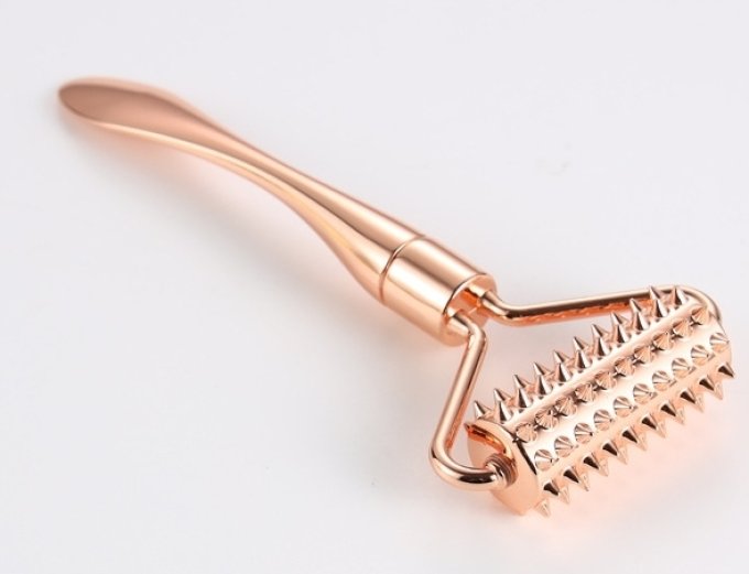 Roulette à picots en métal rosé MICRO ROLLER 12cm